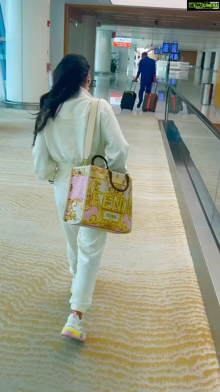 Ameesha Patel Instagram - TOUCHDOWN BAHRAIN..::. 🇧ðŸ‡ðŸ‡§ðŸ‡ðŸ‡§ðŸ‡ðŸ‡§ðŸ‡ðŸ‡§ðŸ‡