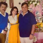 Ameesha Patel Instagram - THROWBACK WEEKEND PIK .. it was the Auspicious occasion of GANESH CHATURTHI at my office 7 years ago n dashing @anilskapoor n my director @daviddhawan8 came for evening aarti and Darshan….🙏🏻🙏🏻