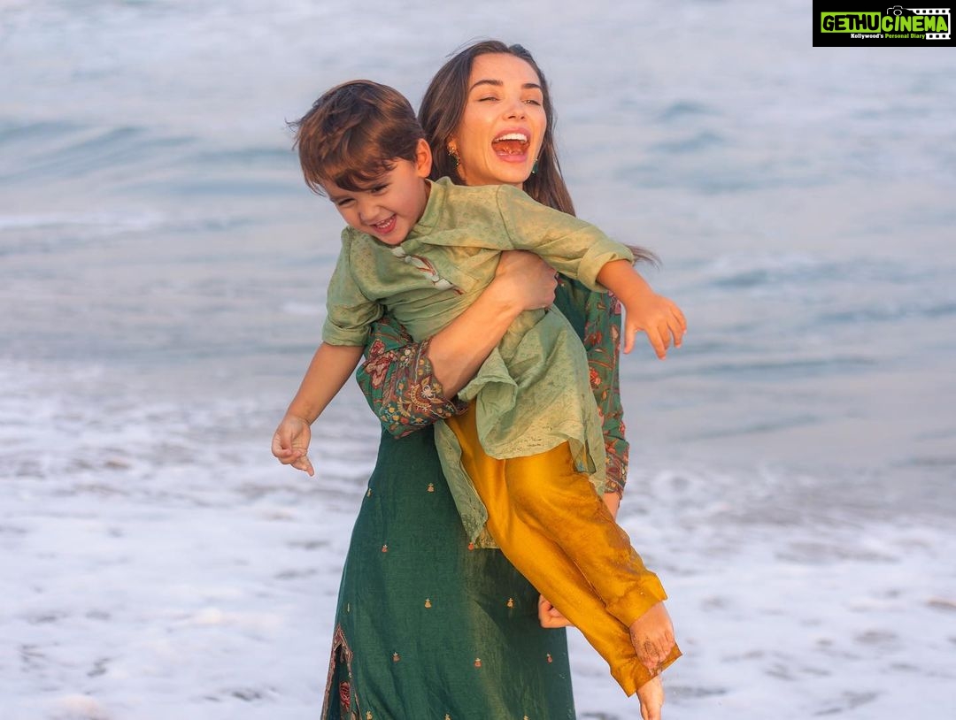 Amy Jackson Instagram - A new moon and a Diwali filled with love, light, more loveeee, more lightttt and a universe full of gratitude✨ Feeling beyond blessed to be in India with my lil boy for the first time.. we celebrated with friends who are as good as family - missed this beautiful country. Thankyou @rp3825 for diving headfirst into the sea with us and capturing these special shots 🫶🏼 & thanks lil love @ruchi.munoth for kitting Dre out with his first kurta by @toraniofficial 🥹 InterContinental Chennai Mahabalipuram Resort
