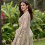 Amyra Dastur Instagram - Elegance: The quality of being graceful and stylish in appearance, manner or style. . . . In @shyamalbhumika for #jogi 🕊 Styled by @malvika_tater Earrings @gehnajewellers1 Rings @anmoljewellers Hair @hairgaragebynatasha MUA @miimoglam Shot by @dieppj Taj Lands End, Mumbai