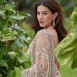 Amyra Dastur Instagram - Elegance: The quality of being graceful and stylish in appearance, manner or style. . . . In @shyamalbhumika for #jogi 🕊 Styled by @malvika_tater Earrings @gehnajewellers1 Rings @anmoljewellers Hair @hairgaragebynatasha MUA @miimoglam Shot by @dieppj Taj Lands End, Mumbai