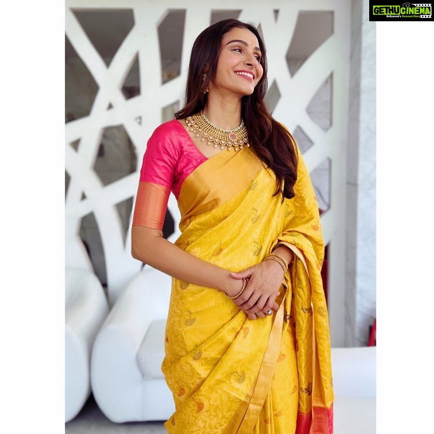 Andrea Jeremiah Instagram - Be a ray of ☀️shine today