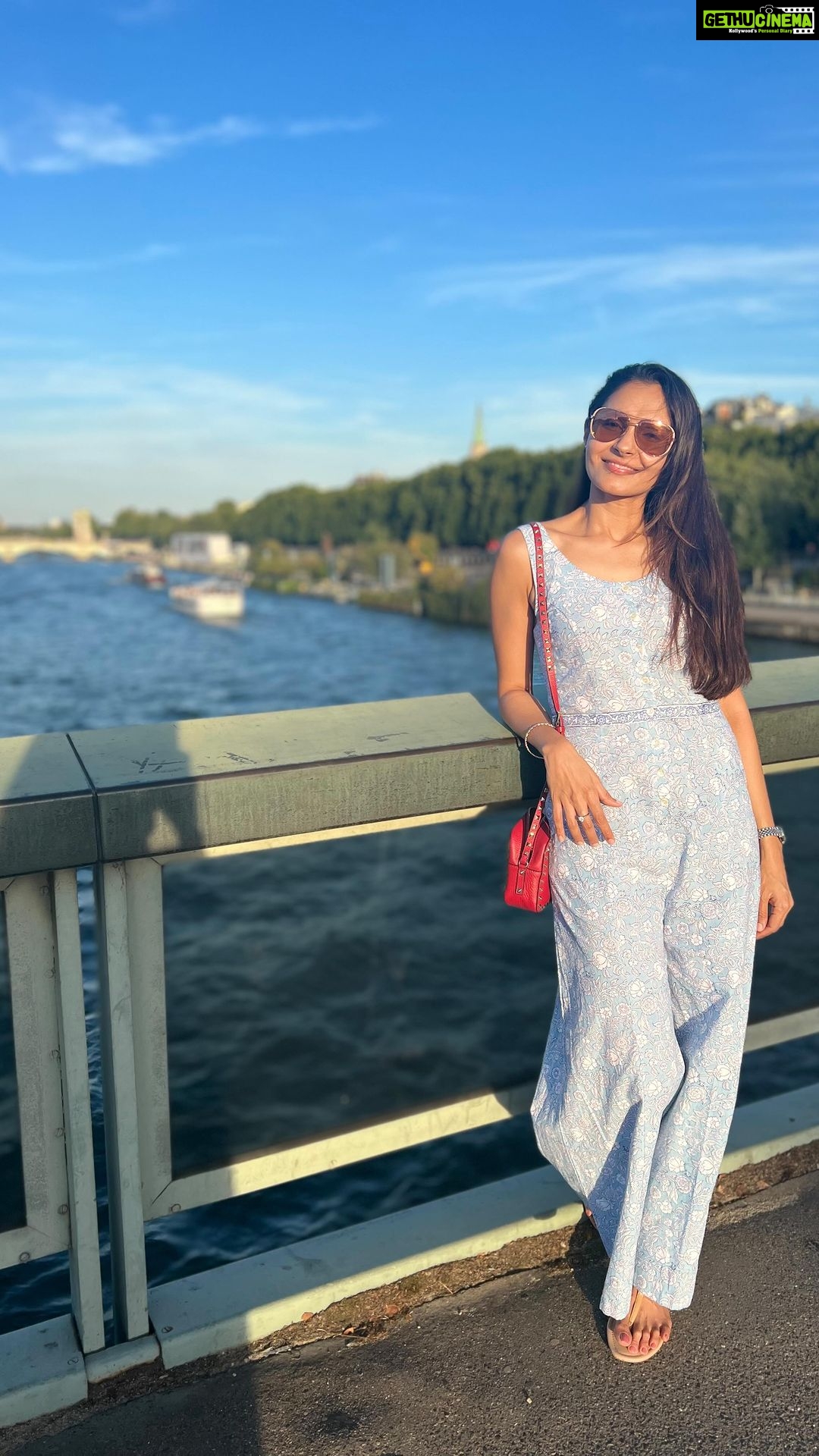 Andrea Jeremiah Instagram - Throwback to the week that wasโฆ Paris ! ๐ฅ๐๐๐ป Shoutout to @gtholidays.in for arranging travel logistics on the occasion of my sisterโs wedding ๐๐ป canโt wait for my next trip with you guys ! Au revoir Paris, see you soon ๐ #paris #gtholidays #reels #reelsinstagram #famjam #travel #vacay #reelitfeelit #throwback #throwbackthursday #tbt