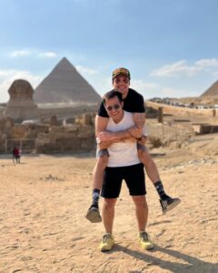 Anil Kapoor Instagram - Work. Travel. Rest. Repeat!! #exploringegypt

Off to Luxor…
