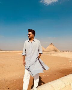 Anil Kapoor Instagram - Work. Travel. Rest. Repeat!! #exploringegypt

Off to Luxor…