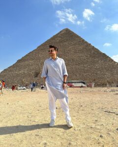 Anil Kapoor Instagram - Work. Travel. Rest. Repeat!! #exploringegypt

Off to Luxor…