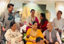 Anil Kapoor Instagram - The wonderful daughter, wife, mother, grandmother & now great grandmother celebrates her 88th birthday today! There’s no one like you! Happy Birthday Mom! ♥️ @nirmalkapoorbombay