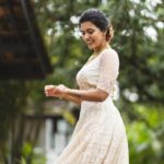Anju Kurian Instagram – Not perfection you always seek for, sometimes it’s all about being candid 🤍🤍🤍. 

#onam2022 #onam #festivemodeon 

P.C – @premsampaul 
Styling- @joe_elize_joy 
MUA- @abilashchickumakeupartist 
Jewellery- @officialmanjalijewellers 
Wardrobe- @pastelsdesignstudio 
Agency – @chiramelmediaworks 
Brand consultant- @abithahemington 
Location- @nihararesorts Kerala
