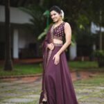 Anju Kurian Instagram – Adding traditional vibe to your insta wall✨.

P.C – @premsampaul 
Styling- @joe_elize_joy 
Jewellery- @officialmanjalijewellers 
Outfit- @pastelsdesignstudio 

#traditionalwear #keraladiaries #entekeralam #photoshoot #ootd #traditionallook #gratefulheart