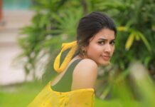 Anju Kurian Instagram - When someone asks me to cancel my vacation plans 🤨😏…. . . . . . MUA- @femy_antony__ Styling- @styyledbyjoe #tuesdayvibes #toneitup #traveller #whysoserious #onelife #traveladdict #livinginthemoment #lovestory #gooddays #travelgram #instadaily #newpost #thingsinmyhead #grateful #memes #goodday #xoxo