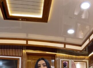 Ankitta Sharma Instagram - Apne mein hi khoya rehta hun.. 🤓 #ankitasharma #reelitfeelit