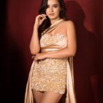 Ankitta Sharma Instagram - Ladies & gentlemen… HER! Outfit by @garimakarwariyadesigns Styled by @shrushti_216 Makeup @sonugupta9588 Hair by @chettiarqueensly 📸 @prashantsamtani