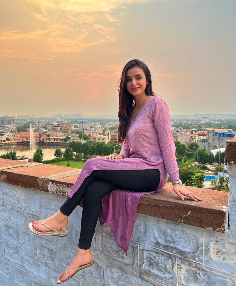 Ankitta Sharma Instagram - My love for sunsets & kurtis! 💜