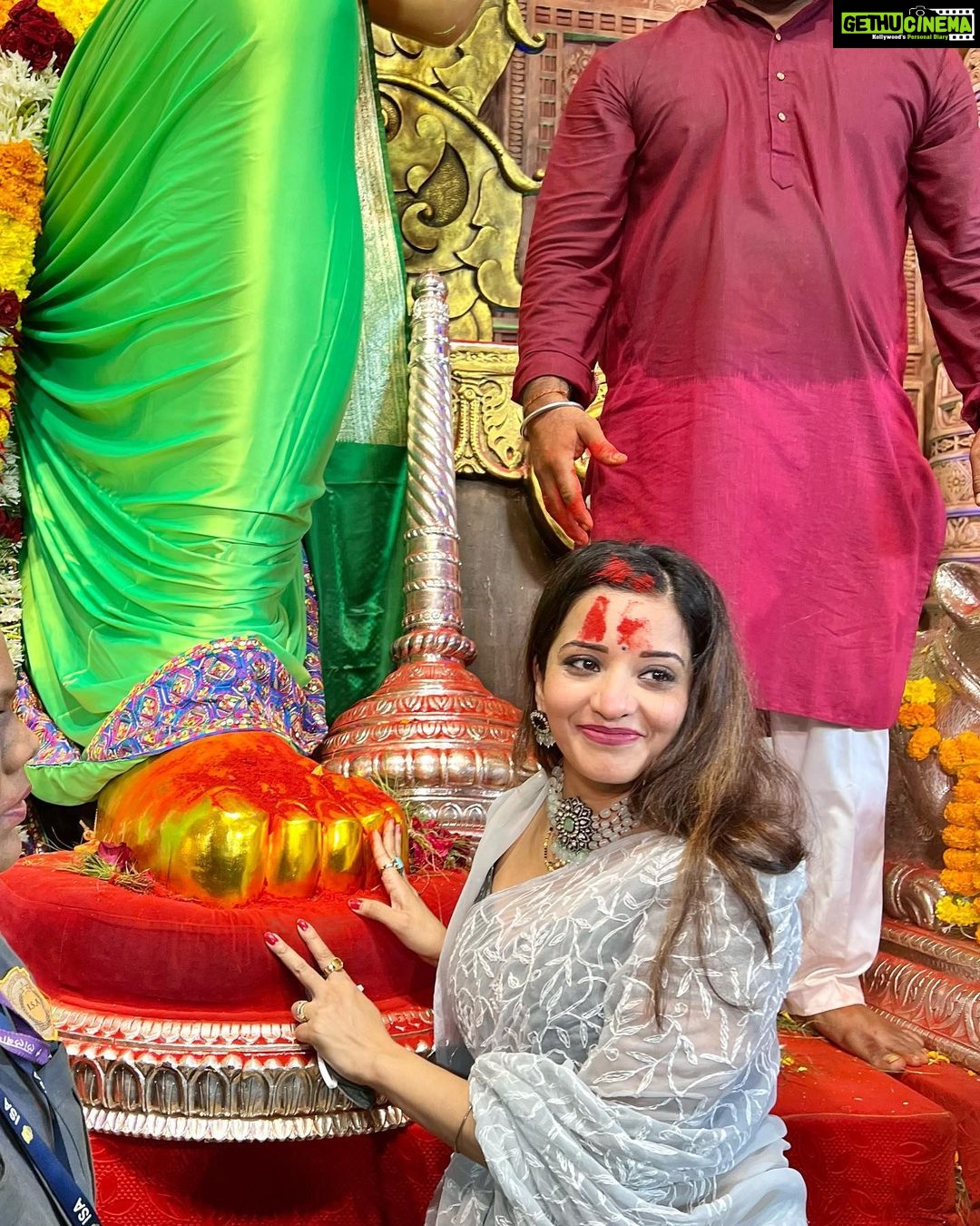 Antara Biswas Instagram - “LAALBAUG CHA RAJA “ … Is pal ke Liye Barson intezar Kiya hai humne… Aur kitna Accha lag Raha Hai, kitne khush hain hum bata nahi sakte…. Sab Kuch Accha Hone Wala Hai 🙏🙏🧿…. #lalbaughcharaja #laalbaagcharajadarshan #ganpatibappamorya #blessed #happy #bestmoment #love #darshan Thank you @heenaalad @kaushal_j for making this happen… love you guys ❤️❤️ Lalbaugcha Raja Sarvajanik Ganeshotsav Mandal