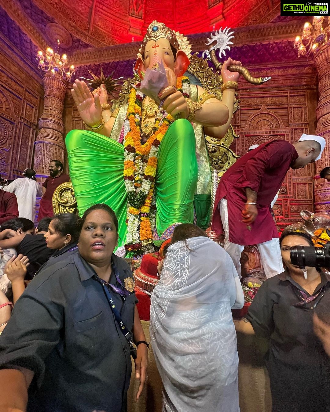 Antara Biswas Instagram - “LAALBAUG CHA RAJA “ … Is pal ke Liye Barson intezar Kiya hai humne… Aur kitna Accha lag Raha Hai, kitne khush hain hum bata nahi sakte…. Sab Kuch Accha Hone Wala Hai 🙏🙏🧿…. #lalbaughcharaja #laalbaagcharajadarshan #ganpatibappamorya #blessed #happy #bestmoment #love #darshan Thank you @heenaalad @kaushal_j for making this happen… love you guys ❤️❤️ Lalbaugcha Raja Sarvajanik Ganeshotsav Mandal