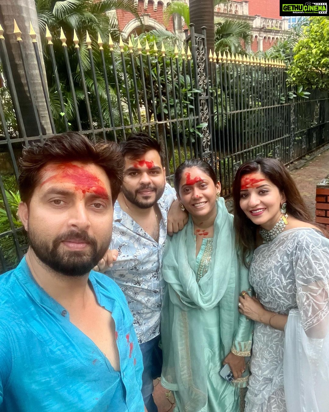 Antara Biswas Instagram - “LAALBAUG CHA RAJA “ … Is pal ke Liye Barson intezar Kiya hai humne… Aur kitna Accha lag Raha Hai, kitne khush hain hum bata nahi sakte…. Sab Kuch Accha Hone Wala Hai 🙏🙏🧿…. #lalbaughcharaja #laalbaagcharajadarshan #ganpatibappamorya #blessed #happy #bestmoment #love #darshan Thank you @heenaalad @kaushal_j for making this happen… love you guys ❤️❤️ Lalbaugcha Raja Sarvajanik Ganeshotsav Mandal