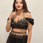 Antara Biswas Instagram - 💣💣💣…. Styled By: @anusoru Mua: @sachinmakeupartist1 Hairstyling: @shab_qureshi786 📸: @deepakpathak663
