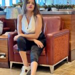 Antara Biswas Instagram – ✈️…. 
#airportdiaries #ootd #lounge #poser #me 

📸: @deepakpathak663