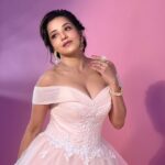 Antara Biswas Instagram – Princess 👸🏻…. … #goodmorning #world #monday #vibes ❤️❤️💗💗