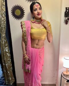 Antara Biswas Instagram - Shubh Deepaawali 🪔 🎉🌸💥…. Missing you Too my ❤️ @vikrant8235 Jewelleries: @art_with_abhijeet