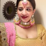 Antara Biswas Instagram – Shubh Deepaawali 🪔 🎉🌸💥…. Missing you Too my ❤️ @vikrant8235 

Jewelleries: @art_with_abhijeet