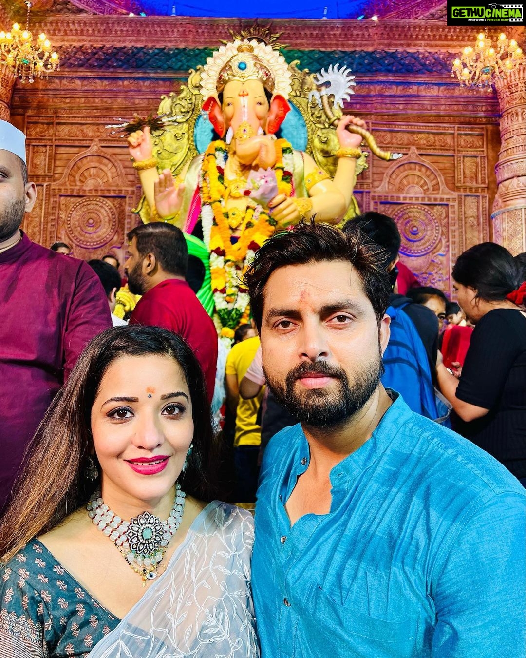 Antara Biswas Instagram - “LAALBAUG CHA RAJA “ … Is pal ke Liye Barson intezar Kiya hai humne… Aur kitna Accha lag Raha Hai, kitne khush hain hum bata nahi sakte…. Sab Kuch Accha Hone Wala Hai 🙏🙏🧿…. #lalbaughcharaja #laalbaagcharajadarshan #ganpatibappamorya #blessed #happy #bestmoment #love #darshan Thank you @heenaalad @kaushal_j for making this happen… love you guys ❤️❤️ Lalbaugcha Raja Sarvajanik Ganeshotsav Mandal