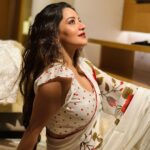 Antara Biswas Instagram - “ I Feel Beautiful 🤩, I Feel Strong, And I Feel Confident In Who I Am “ … #goodmorning #world #sareelove #white Styled by: @styling.your.soul Saree: @womaste.ethnic Mua: @sachinmakeupartist1 Hair : @shab_qureshi786 📸: @deepakpathak663 Lucknow, Uttar Pradesh