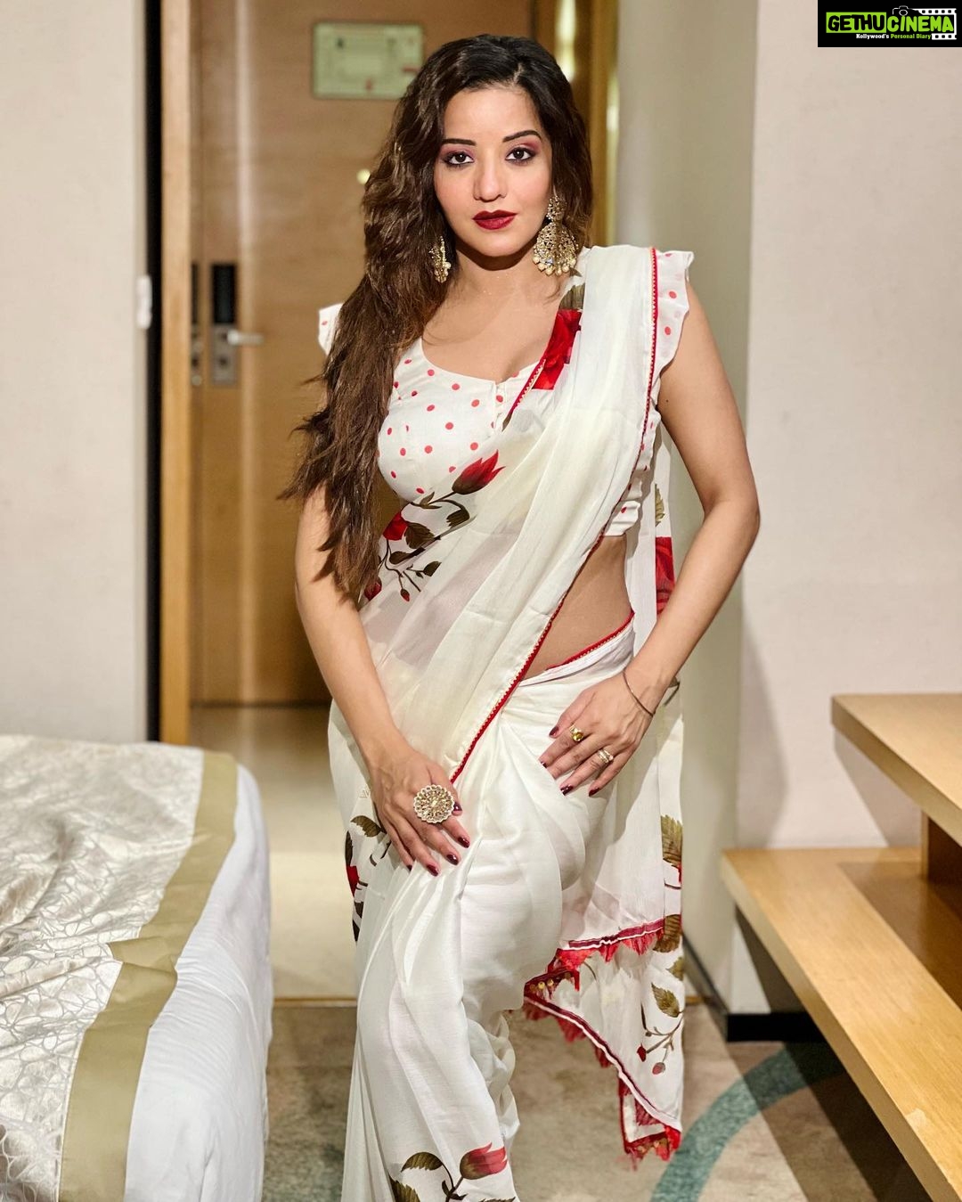 Antara Biswas Instagram - “ I Feel Beautiful 🤩, I Feel Strong, And I Feel Confident In Who I Am “ … #goodmorning #world #sareelove #white Styled by: @styling.your.soul Saree: @womaste.ethnic Mua: @sachinmakeupartist1 Hair : @shab_qureshi786 📸: @deepakpathak663 Lucknow, Uttar Pradesh