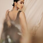 Anupama Parameswaran Instagram - Wouldn’t have been busy gazing stars for a fortnight, had he realised the classic star was right by his side. 🖤 Wearing @picchika Jewellery @amrapalijewels Styled by @rashmitathapa Styling team @aishwarya128 Shot by @arifminhaz Photo assistant @thejaswitanneru
