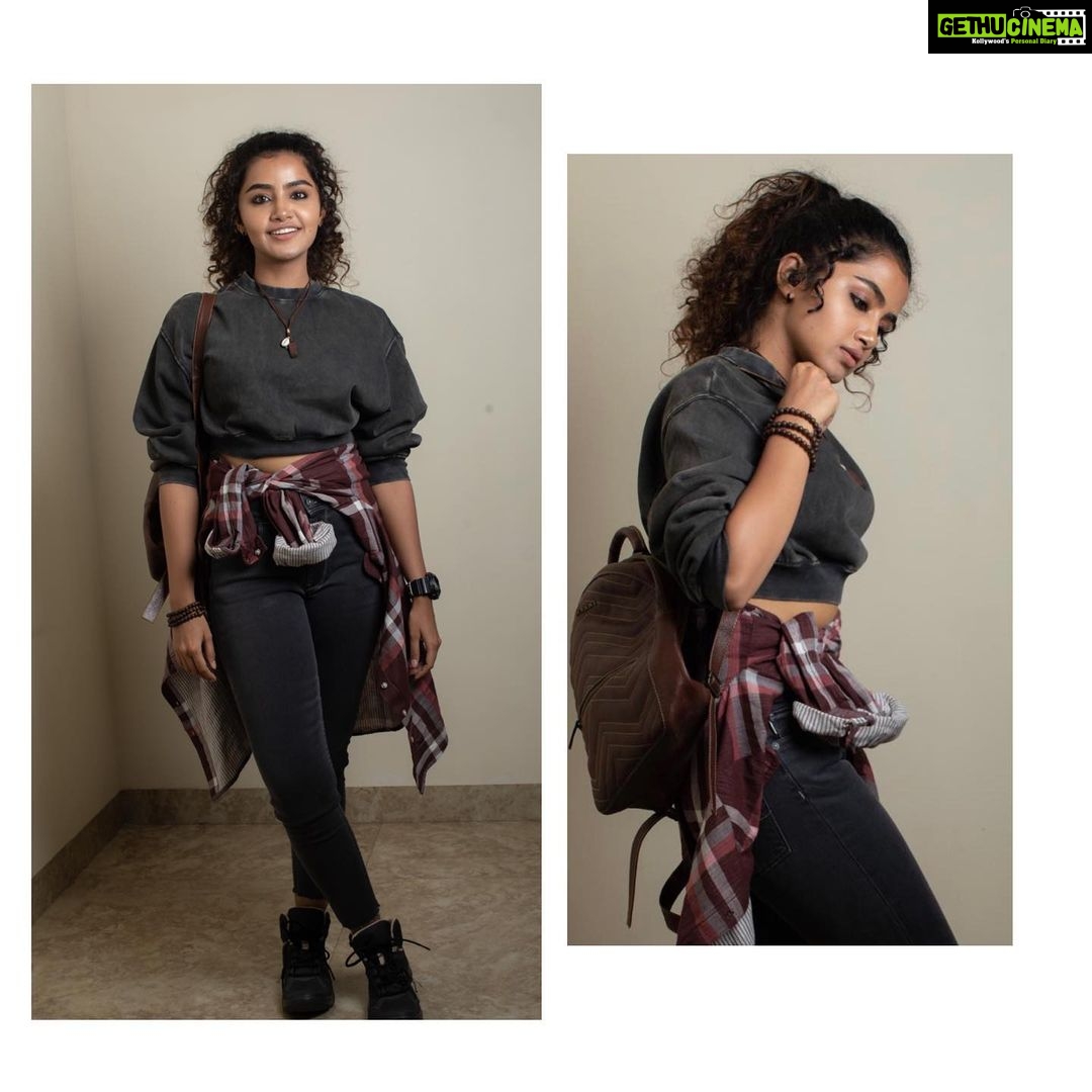 Anupama Parameswaran Instagram - How I began #karthikeya2 journey as #mugdha 😅 Captured by @seshu__vardhan 🔥