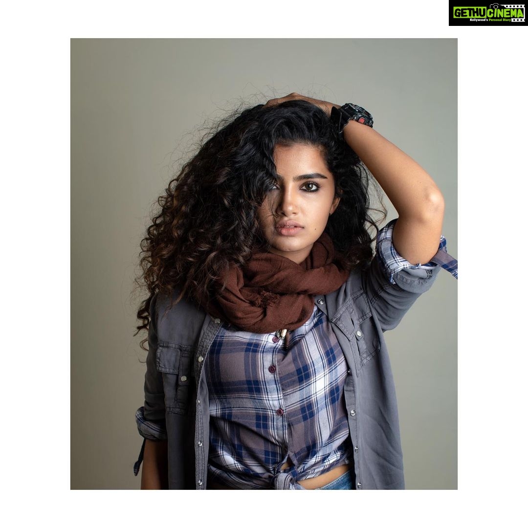 Anupama Parameswaran Instagram - How I began #karthikeya2 journey as #mugdha 😅 Captured by @seshu__vardhan 🔥
