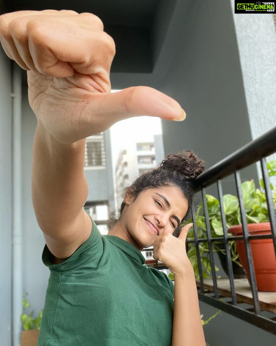 Anupama Parameswaran Instagram - Lazy Sundays 🥱 #noshowerfunday🫣🤭😬 #fluface😷
