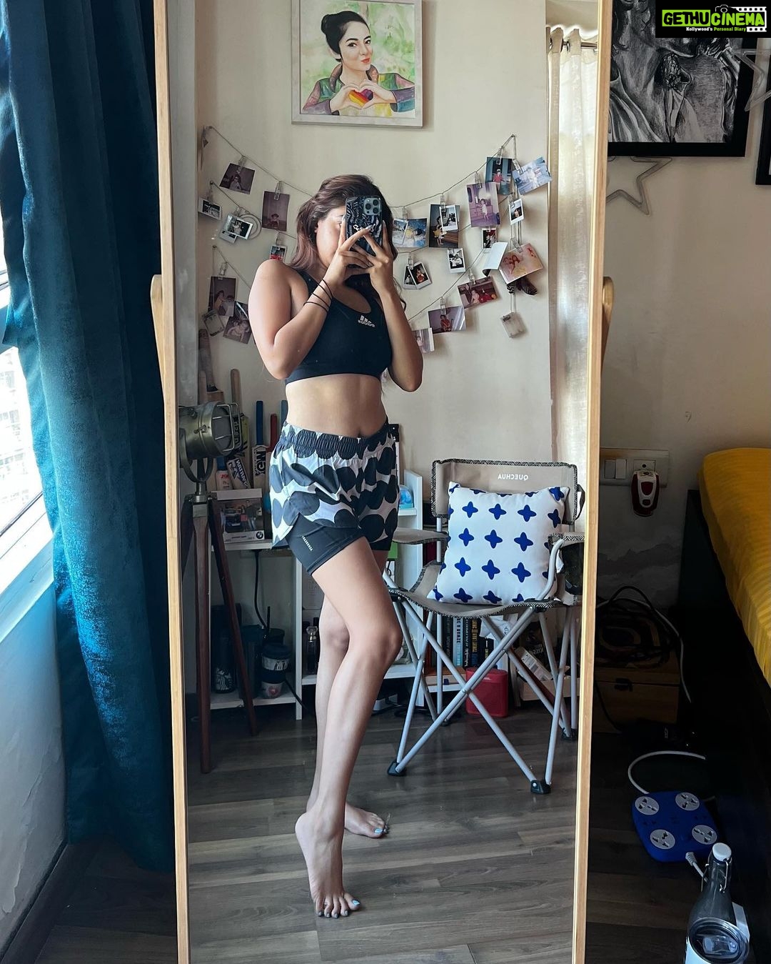 Anushka Sen Instagram - strong is the new pretty 💪🦦