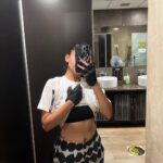 Anushka Sen Instagram - strong is the new pretty 💪🦦