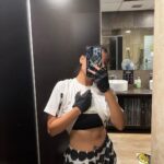 Anushka Sen Instagram - strong is the new pretty 💪🦦