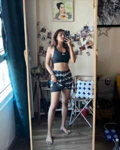 Anushka Sen Instagram - strong is the new pretty 💪🦦