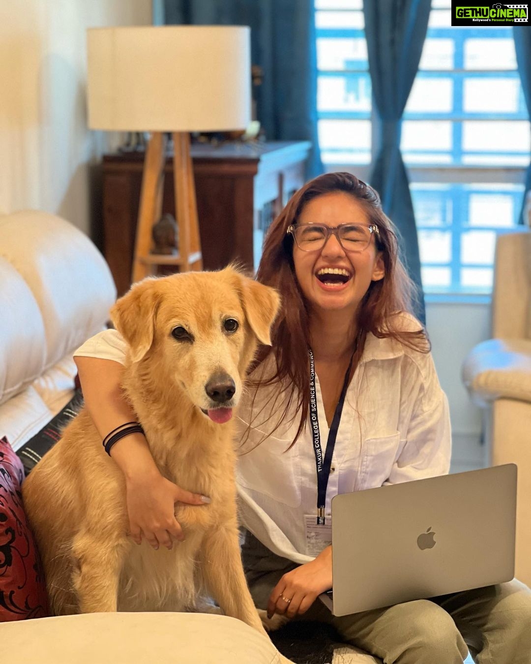 Anushka Sen Instagram - college days 🦦🫶 with my study buddy 😽