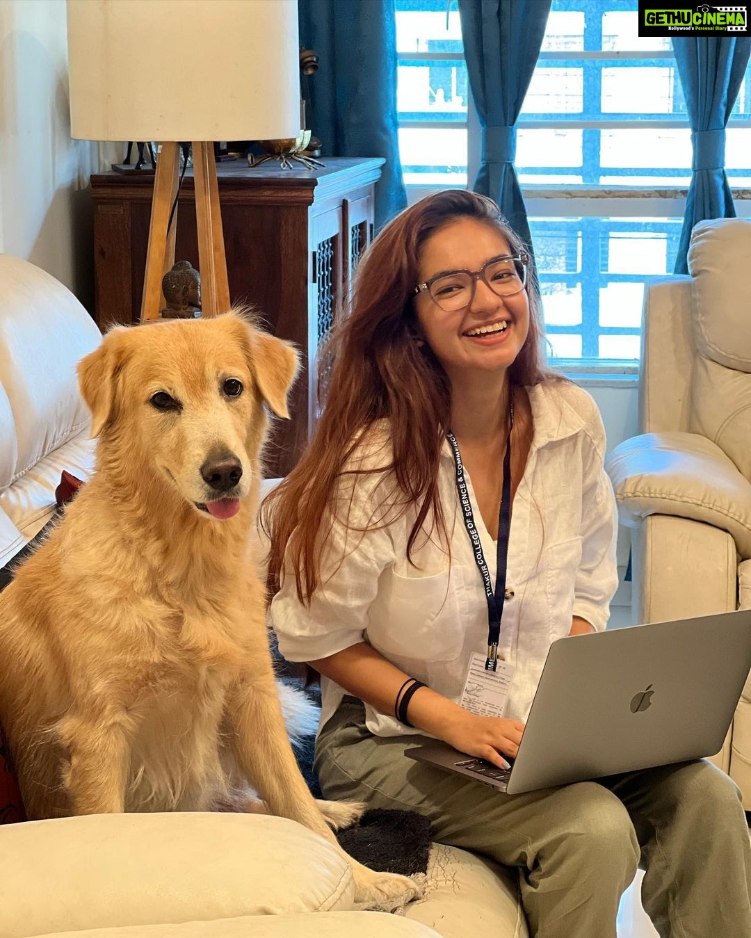 Anushka Sen Instagram - college days 🦦🫶 with my study buddy 😽