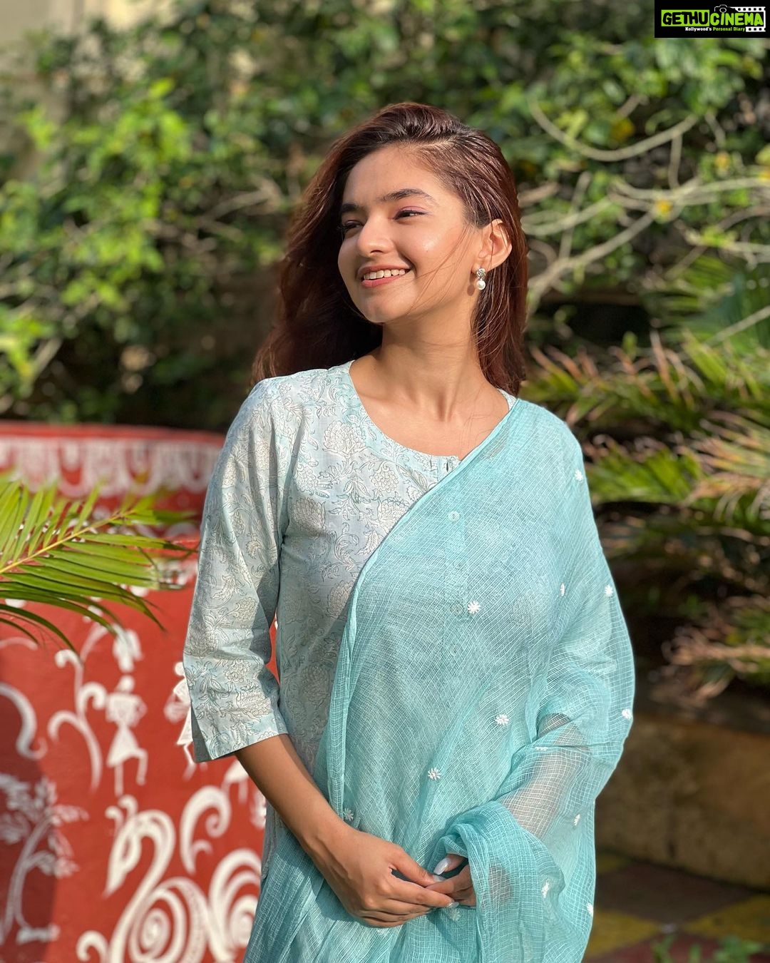Anushka Sen Instagram - Hai dil ko mere kasam se Sukoon mila 😇 ( 2 exam over, ofc major sukoon 🤪)