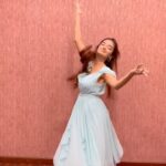 Anushka Sen Instagram - Show me your best moves !! Let’s do the #ManikeMove challenge , only on #YouTubeShorts and don’t miss watching #ThankGod in cinemas from 25th October . @YouTubeIndia @tseries.official