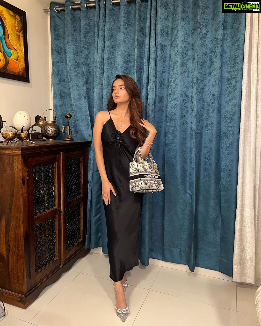 Anushka Sen Instagram - You’ve never been to heaven, have you?🖤