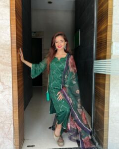 Anushka Sen Instagram - Green vibes today 🙏🌷