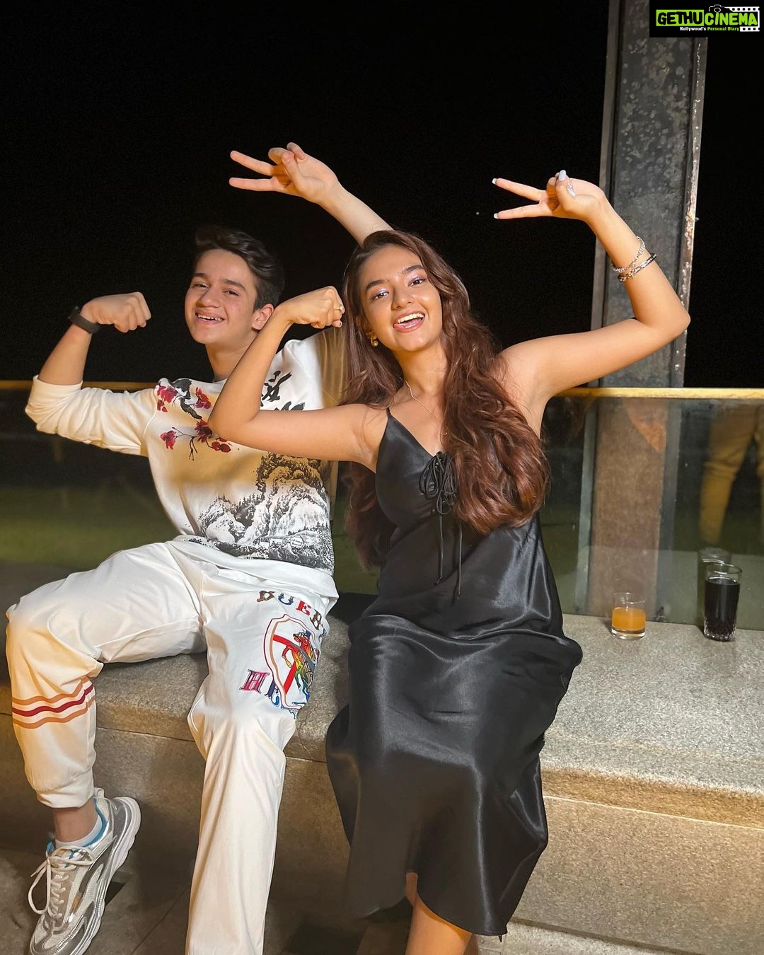 Anushka Sen Instagram - My second sistaa❤️🫶🏻❤️