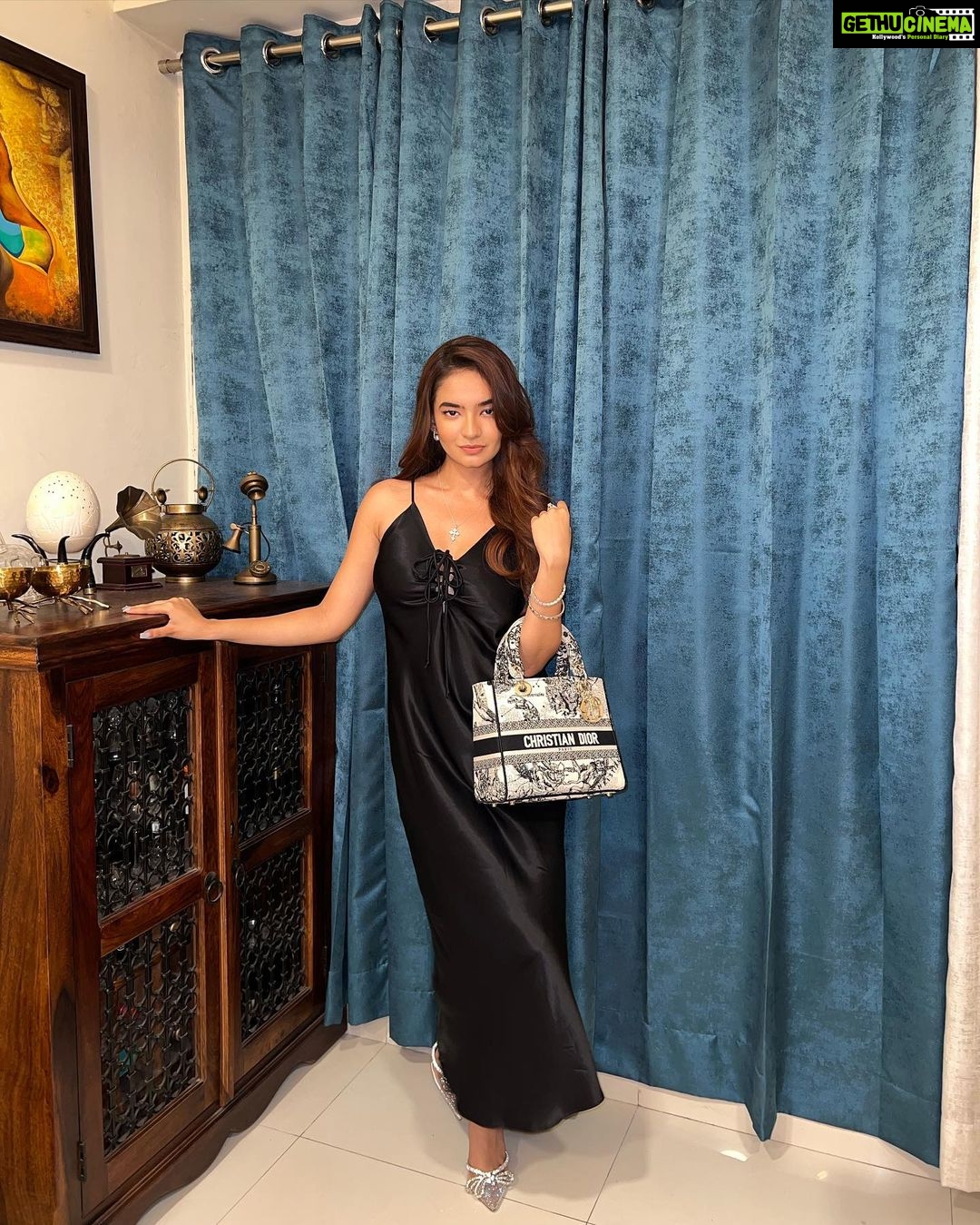 Anushka Sen Instagram - You’ve never been to heaven, have you?🖤