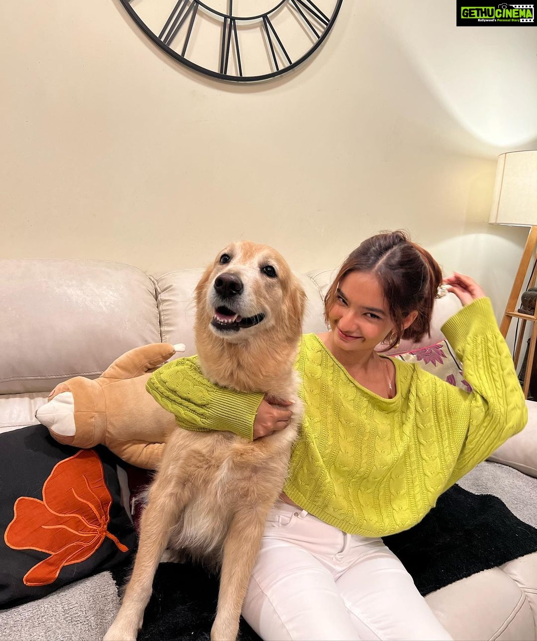 Anushka Sen Instagram - Happiest around you Angel 🦦😍💗