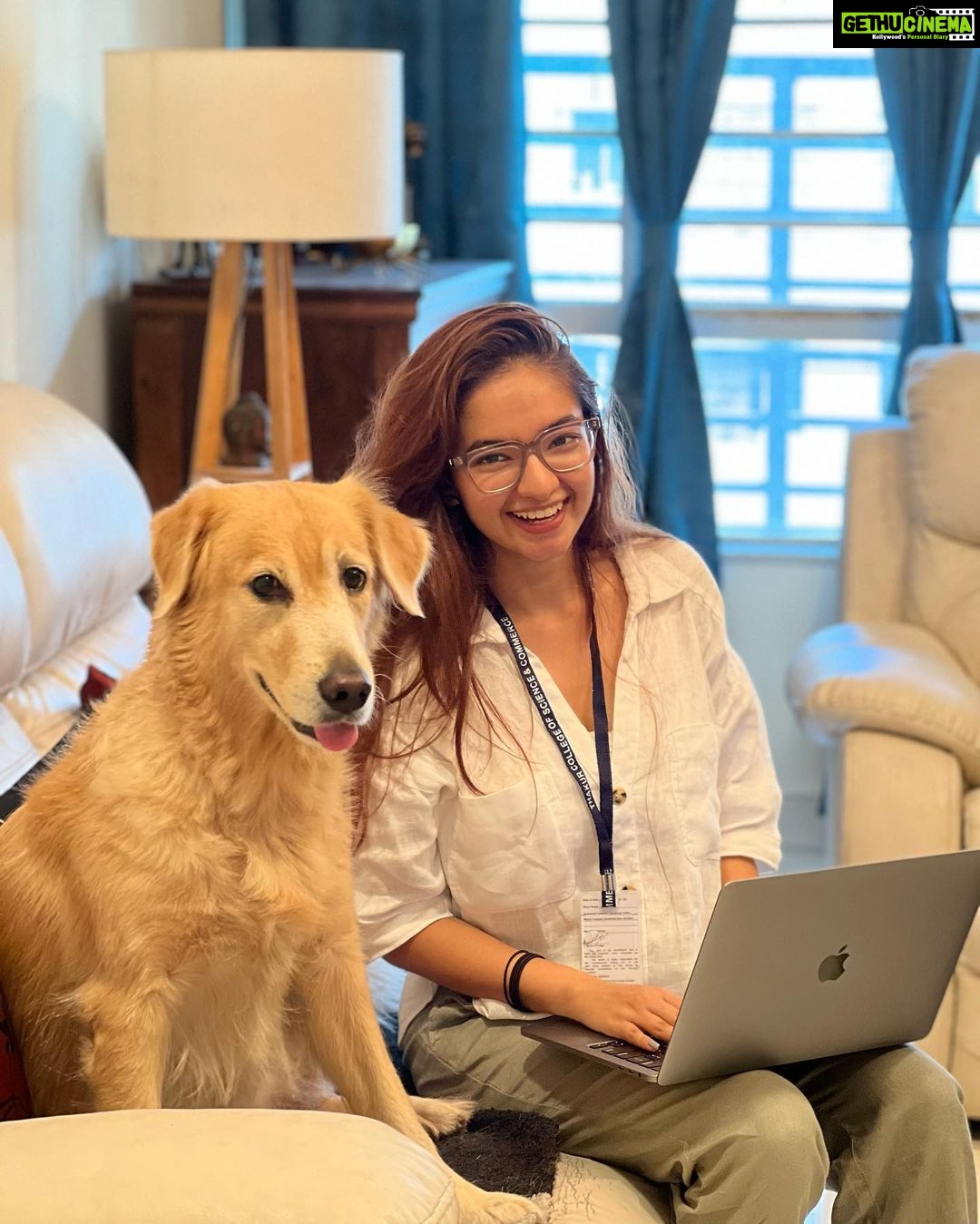 Anushka Sen Instagram - college days 🦦🫶 with my study buddy 😽