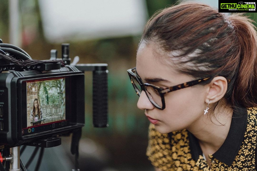 Anushka Sen Instagram - filmmaking is fun 💜🎥🎬