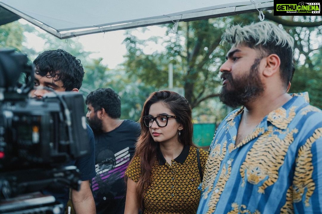 Anushka Sen Instagram - filmmaking is fun 💜🎥🎬