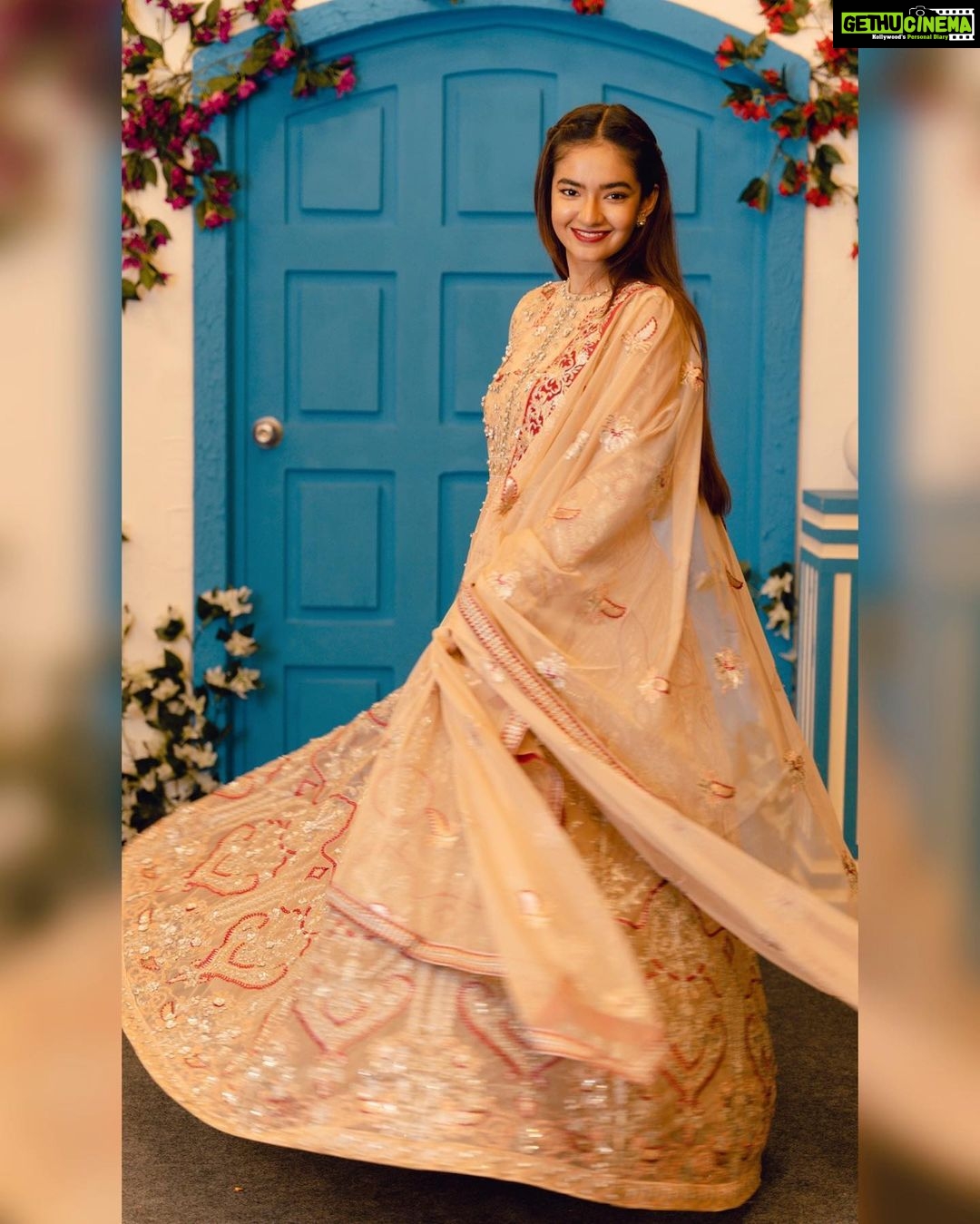 Anushka Sen Instagram - Diwali week ✨🤍 . Wearing @hsdesignerwardrobe 😍
