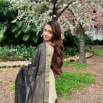 Anushka Sen Instagram - Haan yeh meri aankhein raat raat bhar kare baate teri💜